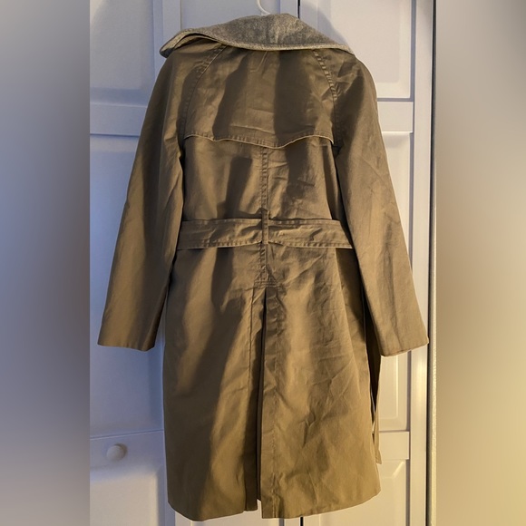 GAP layered trench coat. Beige gray & yellow lining. Removable layer Size: M - Picture 5 of 12